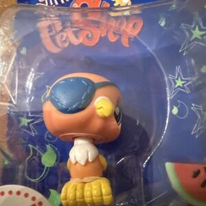 Littlest Pet Shop LPS #882 Sportiest Pirate Parrot with Eye Patch NIB